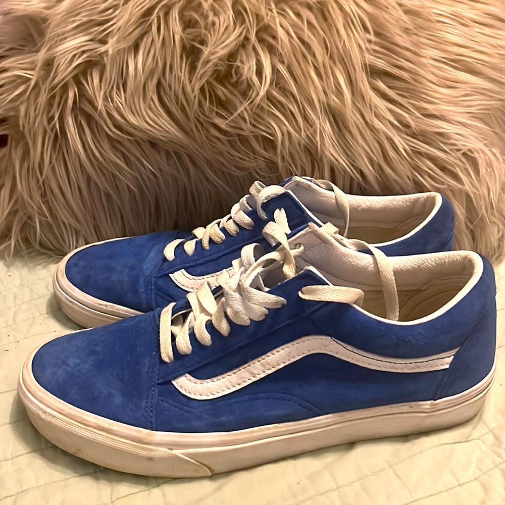 Velvety scotch-guard protected Vans. 10.5w or 9m